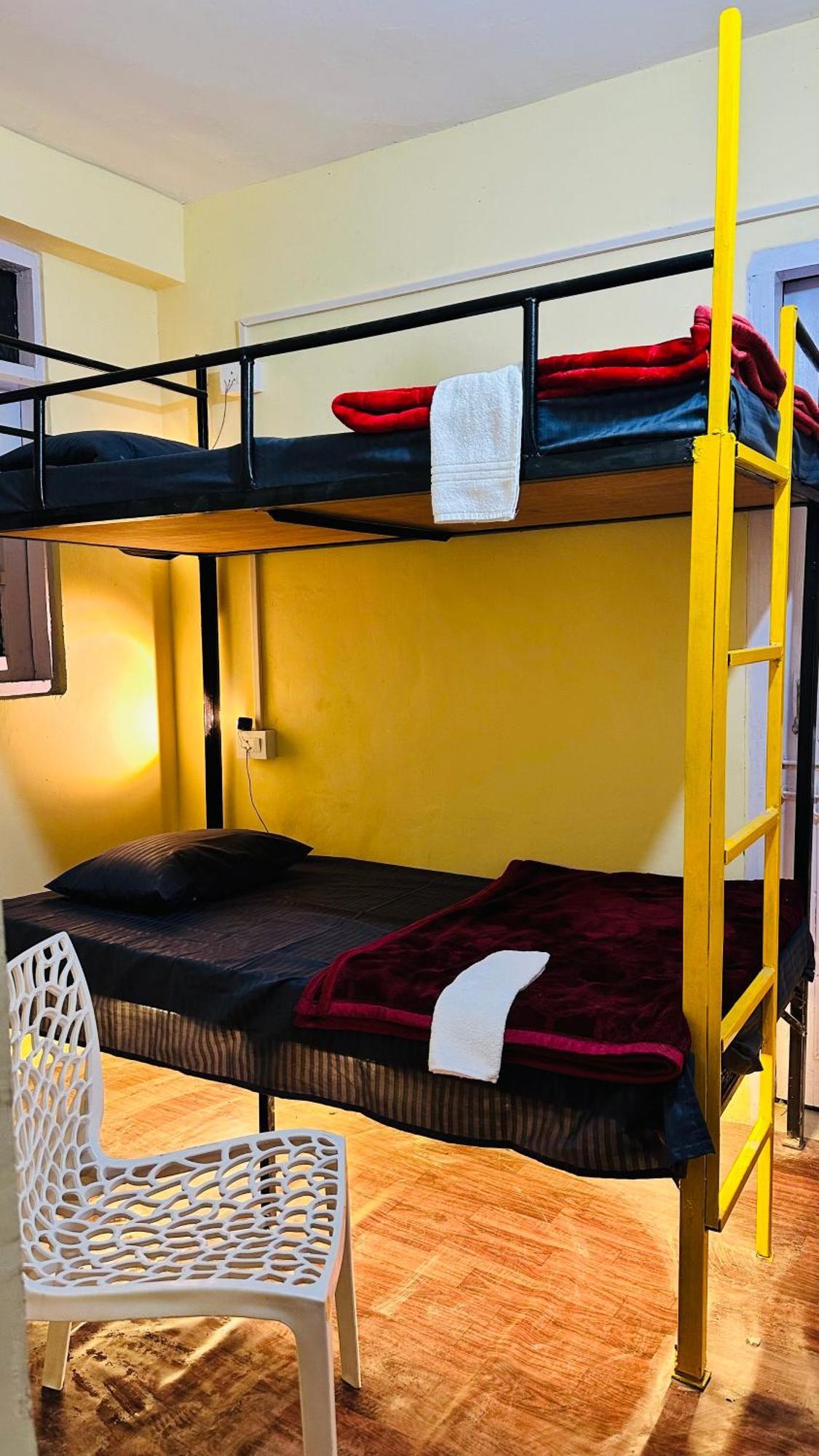 Old Wandercrew Hostel Manāli Buitenkant foto
